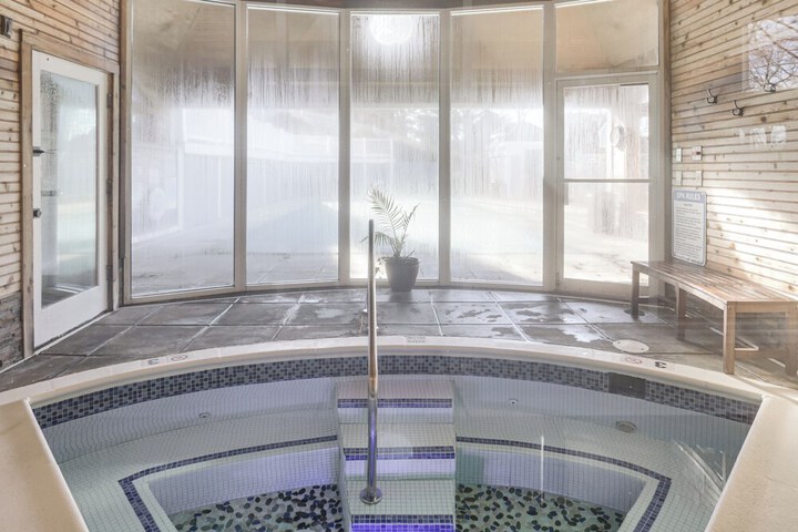 1 Mi to Mohegan Sun: Studio w / Golf Course Views