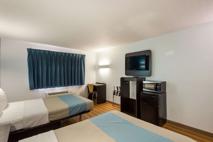 Motel 6 Rothschild WI