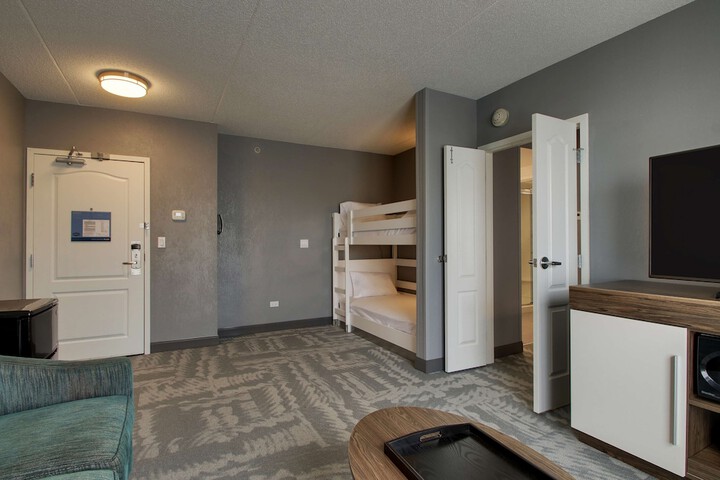 Hampton Inn & Suites Chicago / Aurora