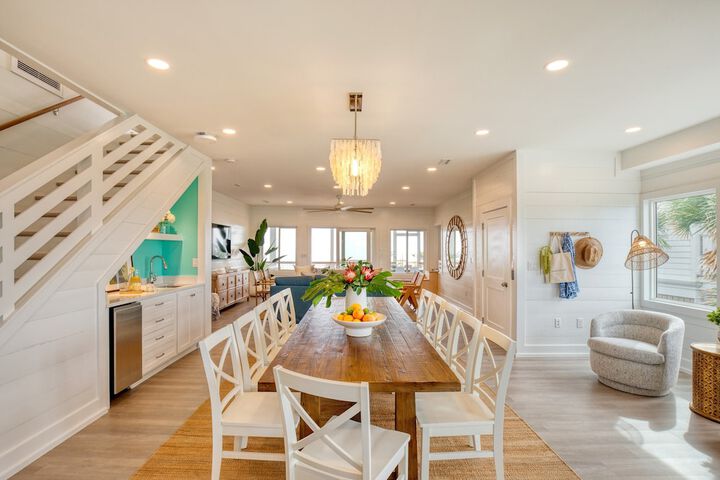 Oceans Eye by Avantstay Beach Front Home w / Roof Top Pool & Putting Green!