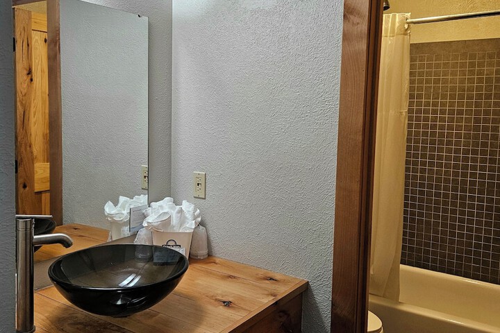 Days Inn and Suites by Wyndham Downtown Missoula-University