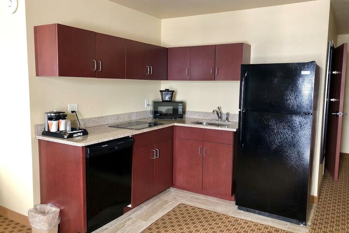 Cobblestone Hotel & Suites – Pulaski / Green Bay