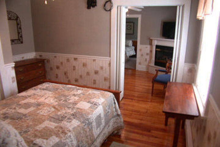 Mountaintop Lodge at Lake Naomi