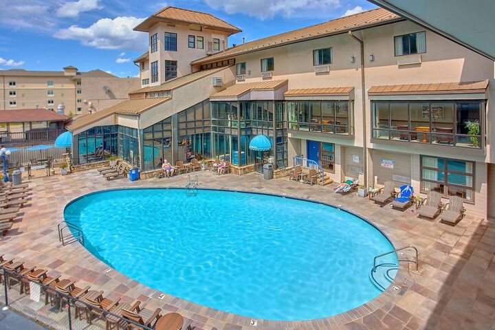 Hotel 2 of 100