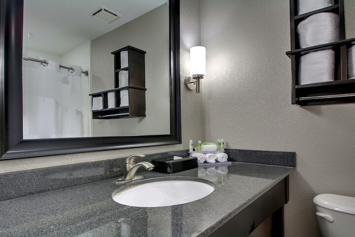 Holiday Inn Express & Suites Jackson Downtown - Coliseum by IHG