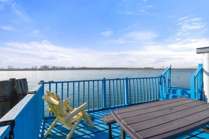 Lakeside Bliss 2BR 1BA with All Modern Comforts