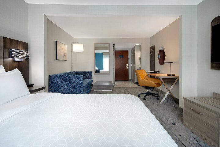 Room 15 of 53