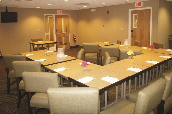 La Quinta Inn & Suites by Wyndham Boston Somerville