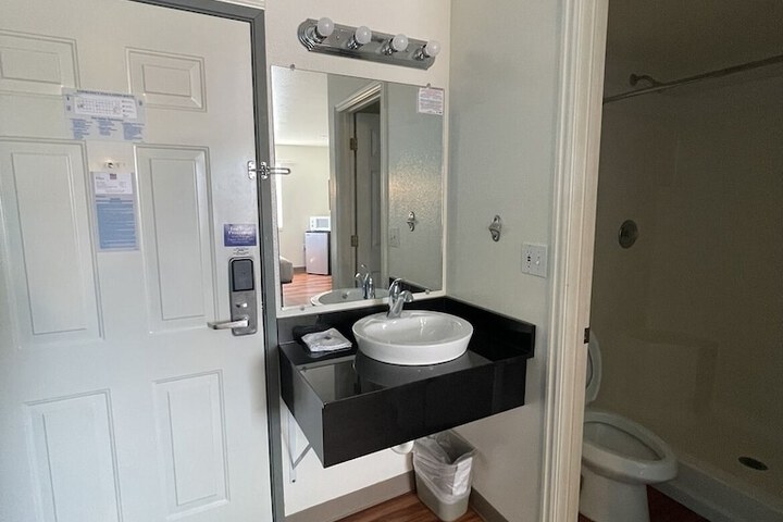 Room 15 of 33
