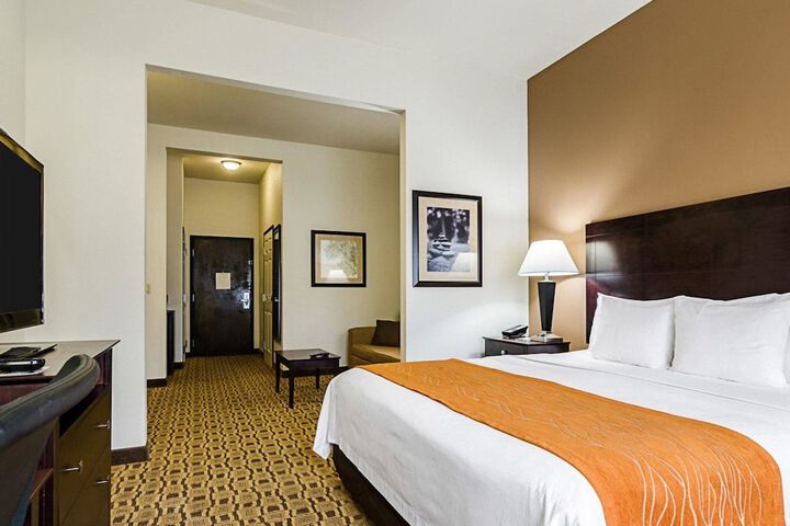 Comfort Inn & Suites Lawrence - University Area