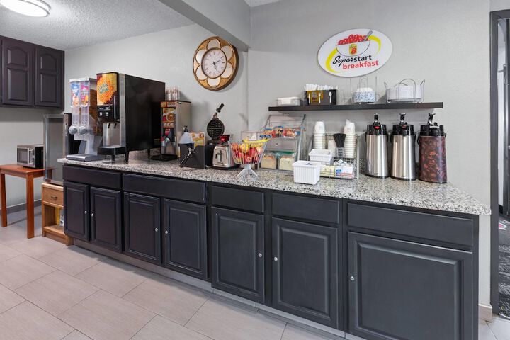 Super 8 by Wyndham Kent / Akron Area