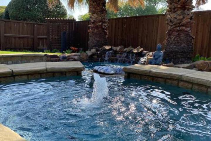 Cheerful 5 Bedroom Home with Heated Pool