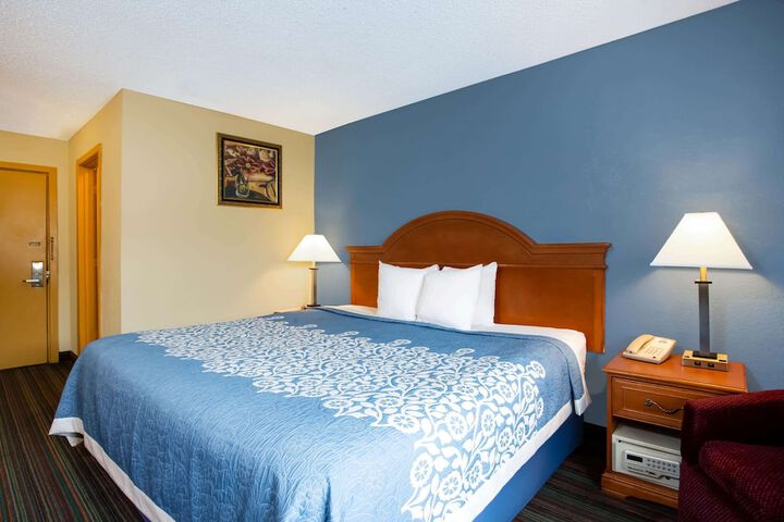 Room 11 of 25
