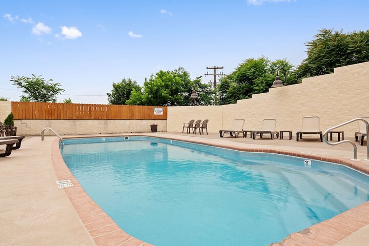 Pool 6 of 37