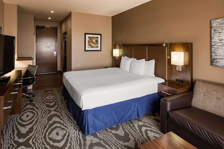 Room 18 of 37
