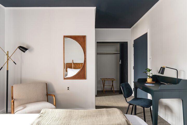 Room 27 of 42