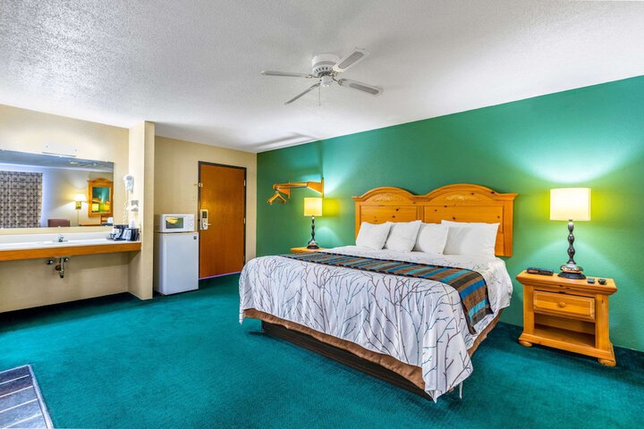 Room 26 of 32