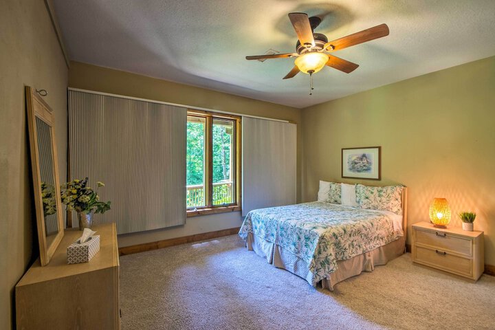 Tryon House w / Hot Tub - Near Equestrian Centers!