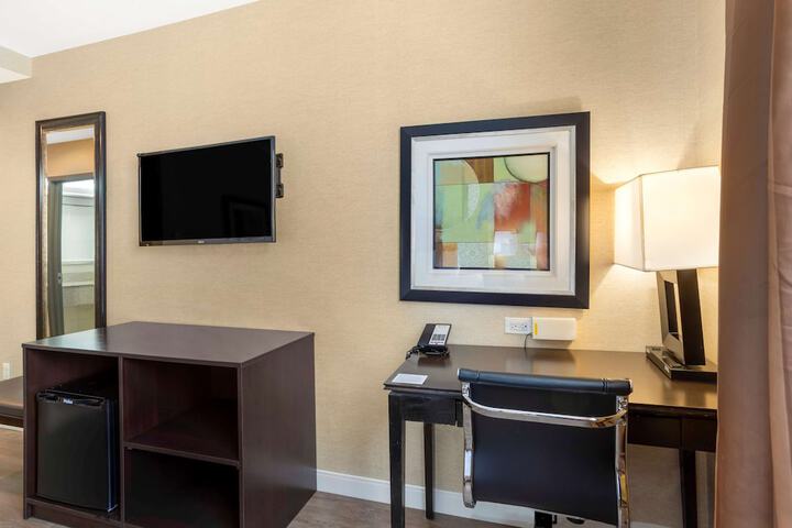 Best Western Plus Plaza Hotel