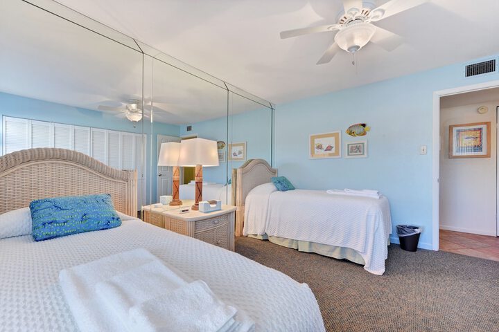 Room 10 of 33