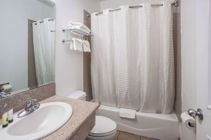 Rodeway Inn & Suites Pasadena