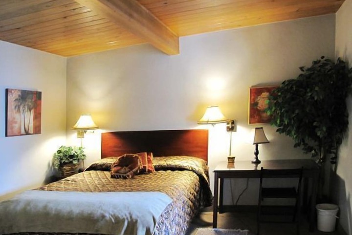 Hudson Manor Inn