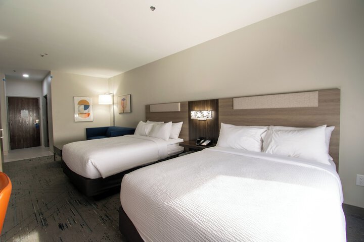 Room 15 of 33