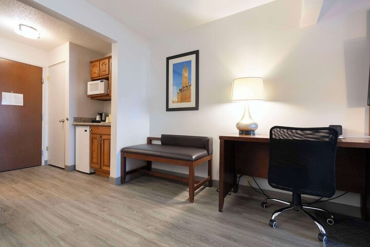 Room 43 of 107