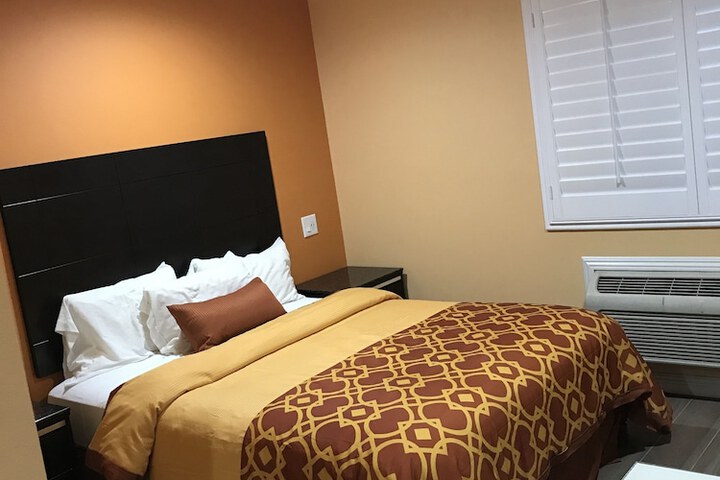 Room 15 of 19