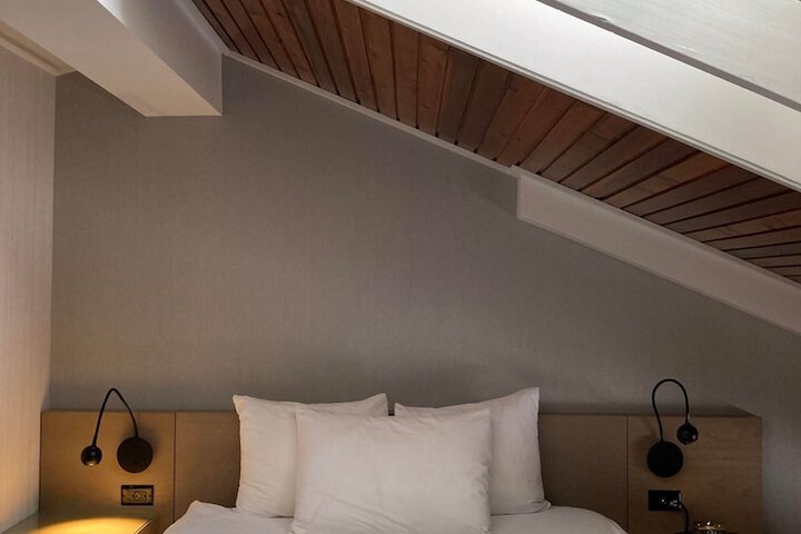 Room 122 of 191