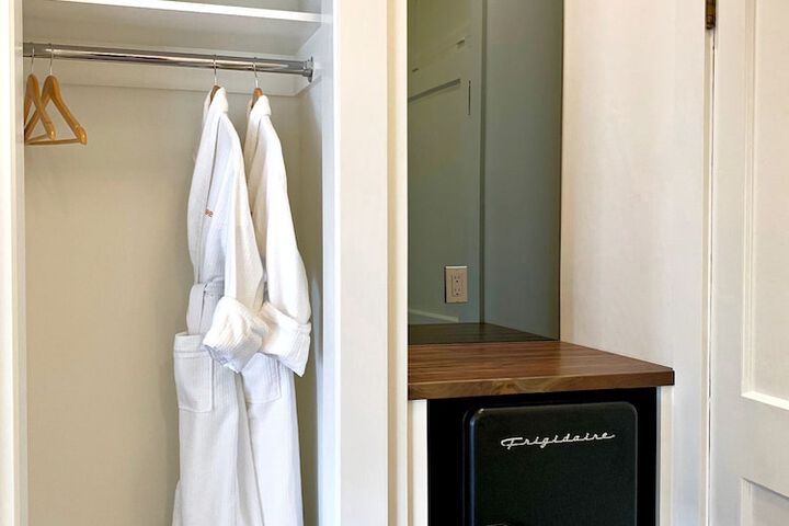 Room 10 of 76