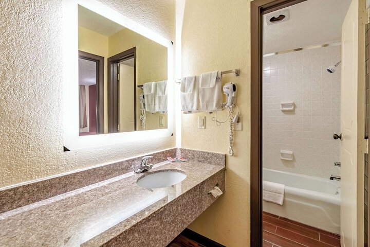 Room 13 of 25