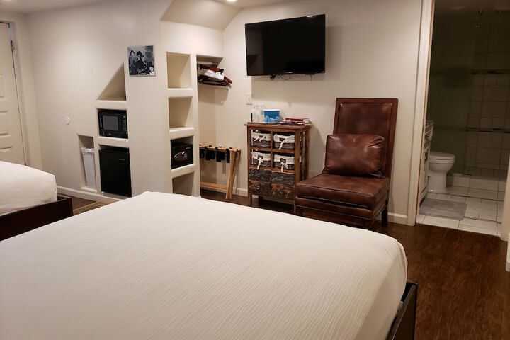 Room 33 of 38