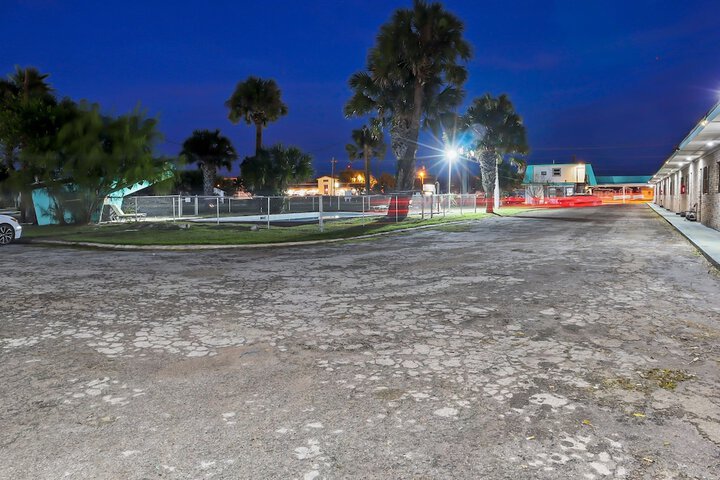 Mathis Motel
