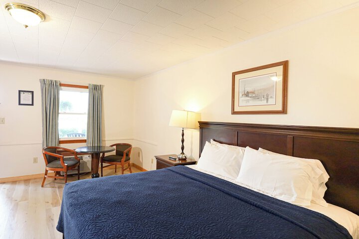 Room 9 of 16
