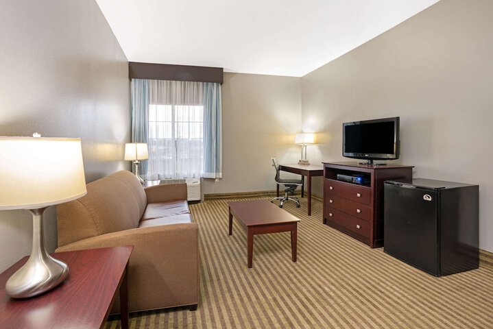 La Quinta Inn & Suites by Wyndham Houston Bush Intl Airpt E