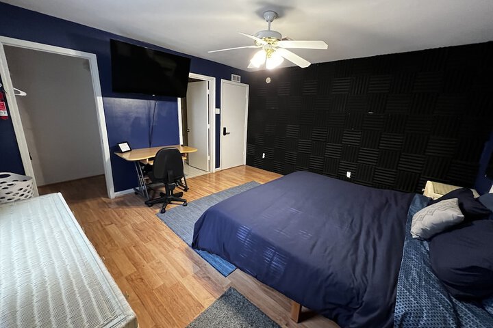 Room 12 of 25