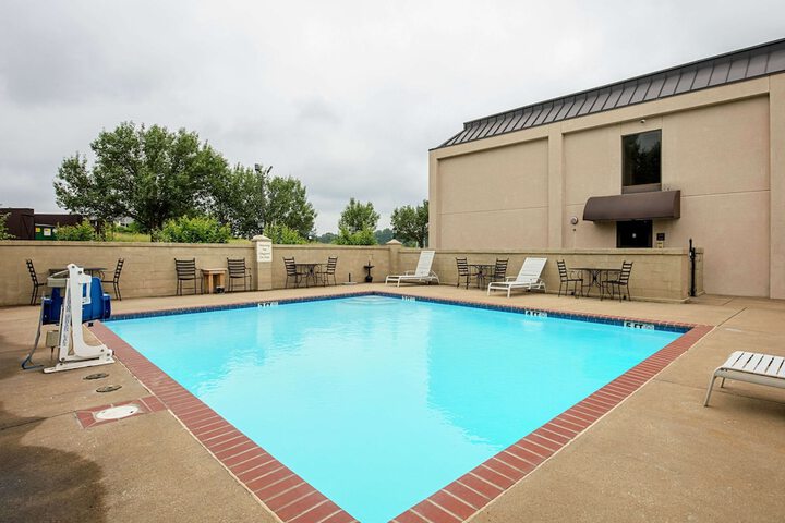 Pool 4 of 37