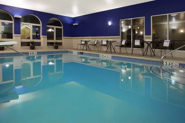 Holiday Inn Express & Suites Allentown West by IHG