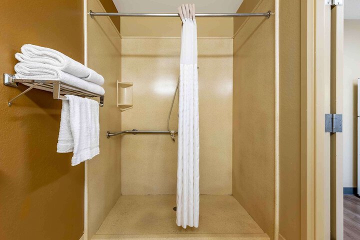 Room 7 of 25