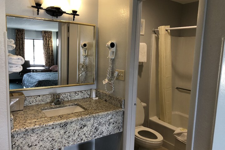 Room 21 of 25