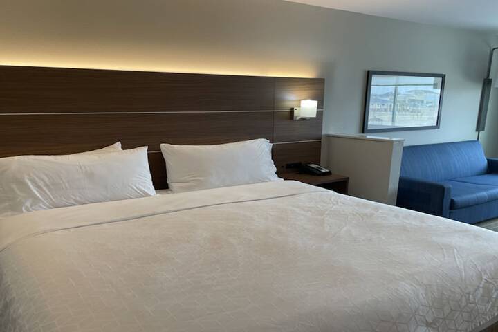 Holiday Inn Express & Suites Brenham South by IHG
