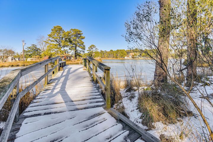 Walk to Beach: Home w / Pool Access in White Stone