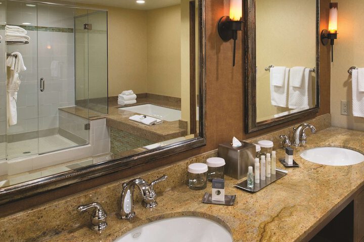 DoubleTree by Hilton Seattle Airport