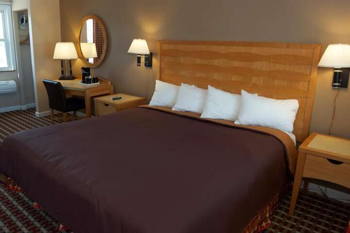 Room 10 of 18