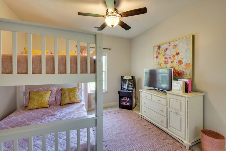 Balcony & Golf Course View! Condo at Kingwood