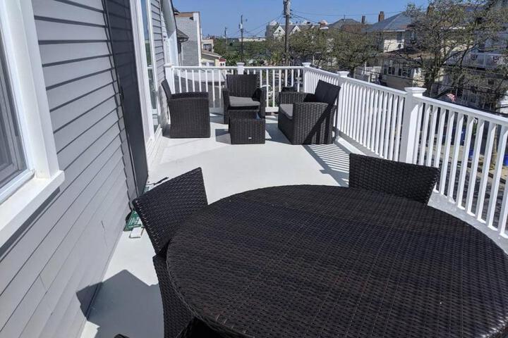 Lux 3 Bd - Perfect & Parking & Massive Patio