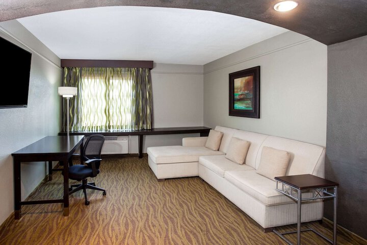 Room 35 of 46