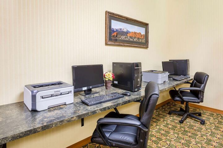 Business Center 44 of 47