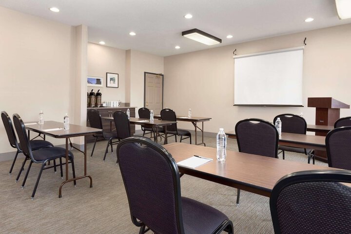Country Inn & Suites by Radisson Romeoville I-55